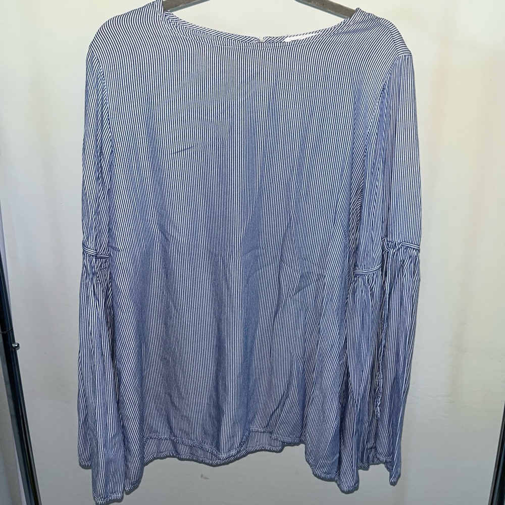 Striped Blouse with flowy Sleeves!